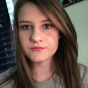 Meet your Posher, Abi 🦄🗝🍓